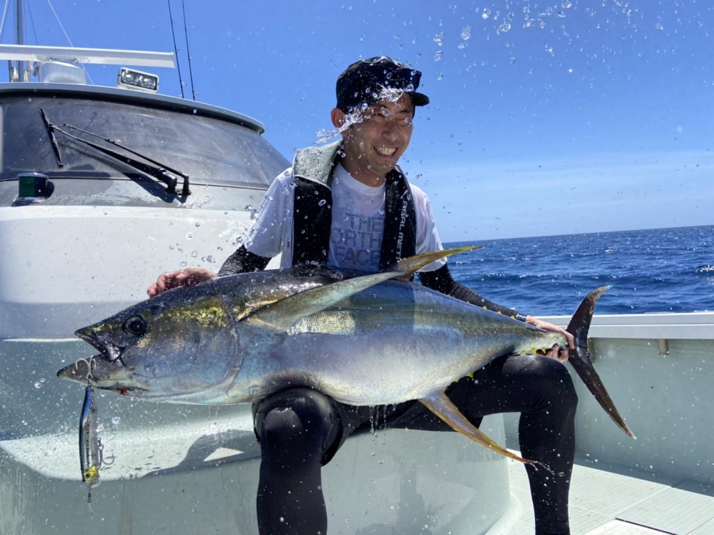 船からのキャスティングでキハダマグロ釣れてます 須崎市観光漁業センター